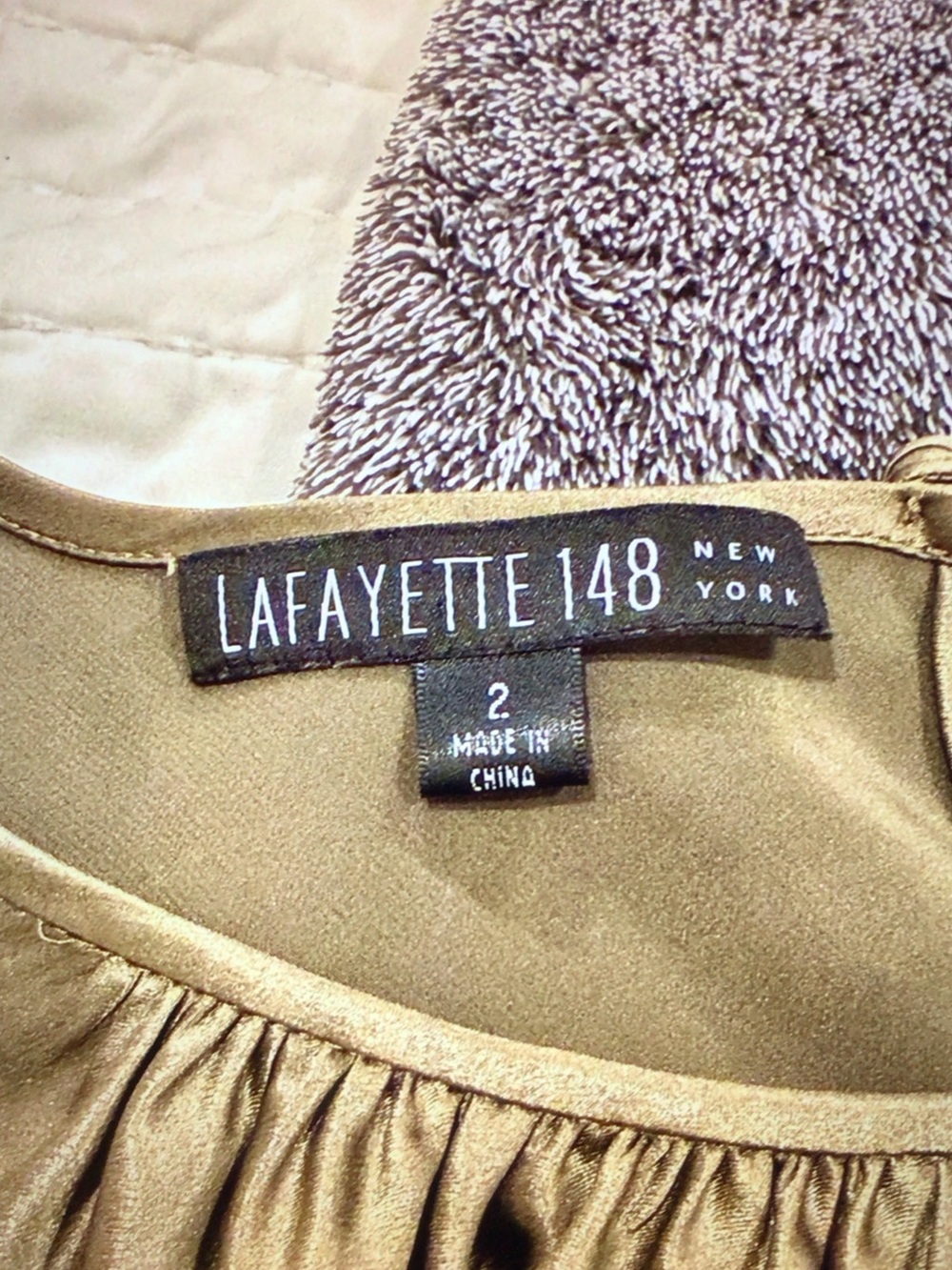 Y2K Lafayette 148 New York Metallic Gold Satin Sleeveless Top - Picture 3 of 4
